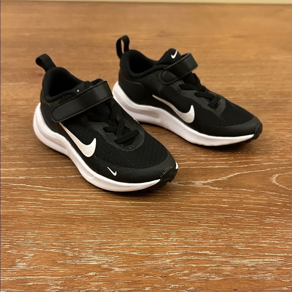 Nike Kids Black and White Sneakers